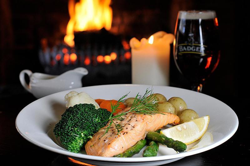 The New Inn Heckfield Екстериор снимка