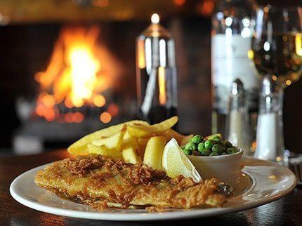 The New Inn Heckfield Екстериор снимка