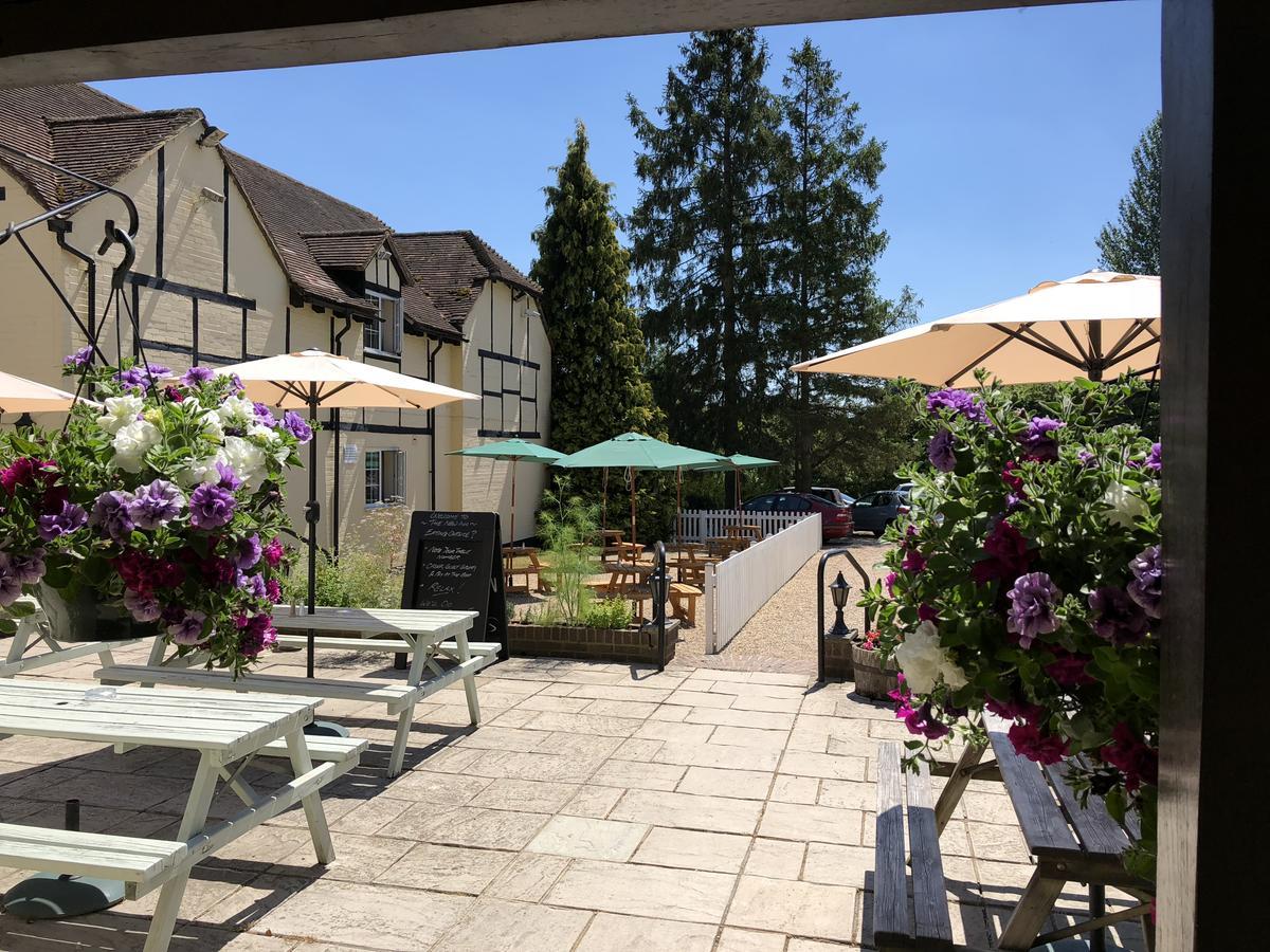 The New Inn Heckfield Екстериор снимка